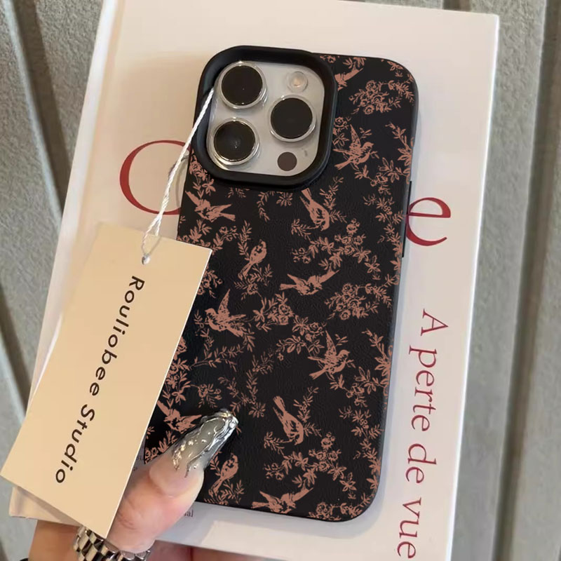Phone Cases Pink - ピンクの小花とライチ柄のシリコン製スマホケース iPhone 17 16E 16 15