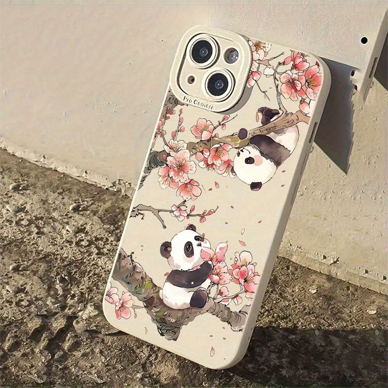 Phone Cases That Cover The Camera - かわいいパンダ柄の桜模様のカメラ保護カバー付きiPhoneケース。対応機種：iPhone 18、17、16、15、12、11、14、13 Pro Max、X、XS、XR、15、16、14、7、8 Plus、16E、17E。