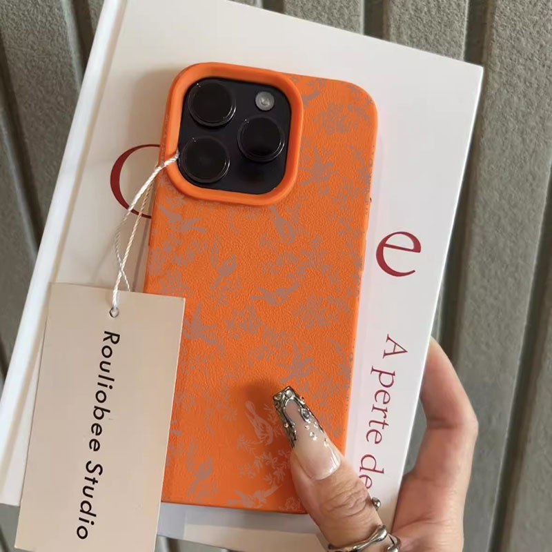 ピンクの小花とライチ柄のシリコン製スマホケース iPhone - Phone Cases Pink のレビューと価格