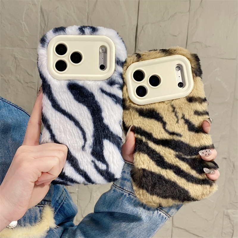 豪華なゼブラ柄ふわふわプラッシュスマホケース iPhone  - Phone Cases Iphone 17 Pro Max のレビューと価格