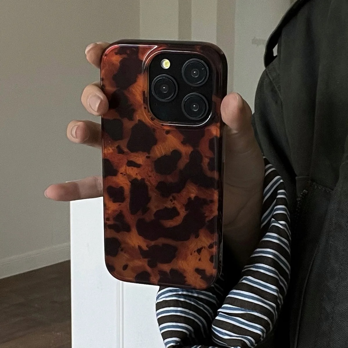レトロアンバーテクスチャレーザーフォンケース iPhone  - Phone Cases Leopard Print のレビューと価格